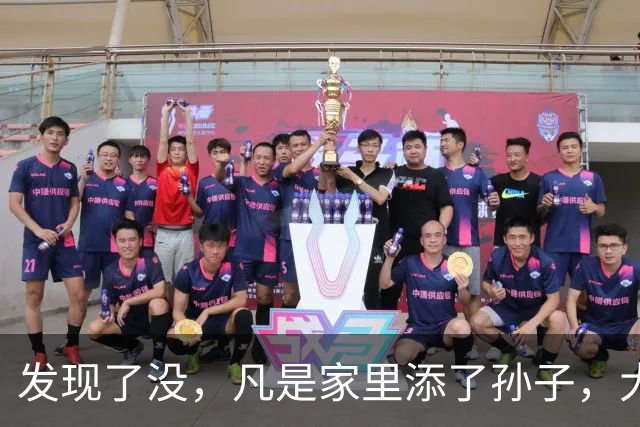 发现了没，凡是家里添了孙子，大部分爷爷奶奶都会发生2个变化